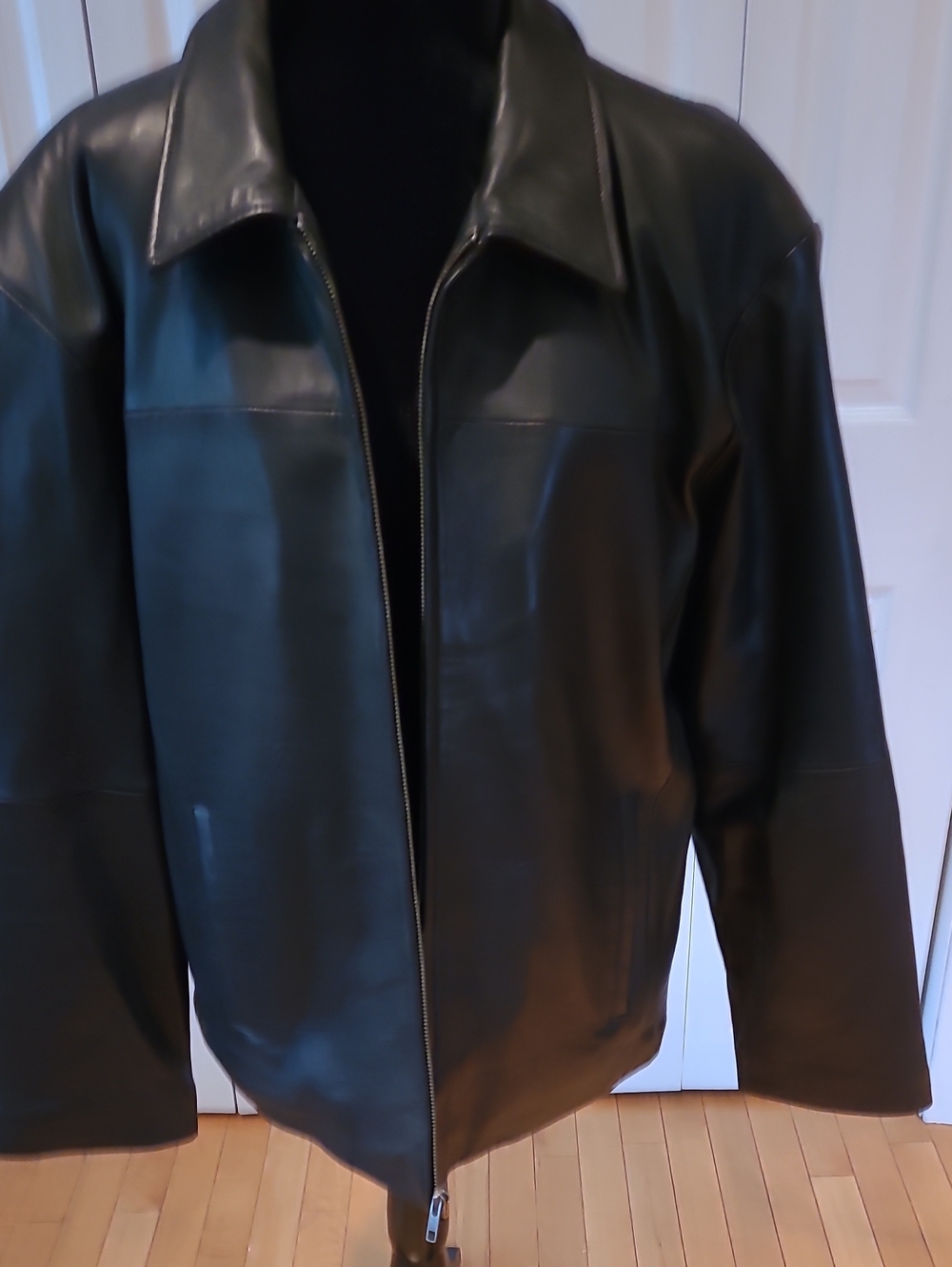 Men's Black Leather Bomber Jacket - Classic Zip Front